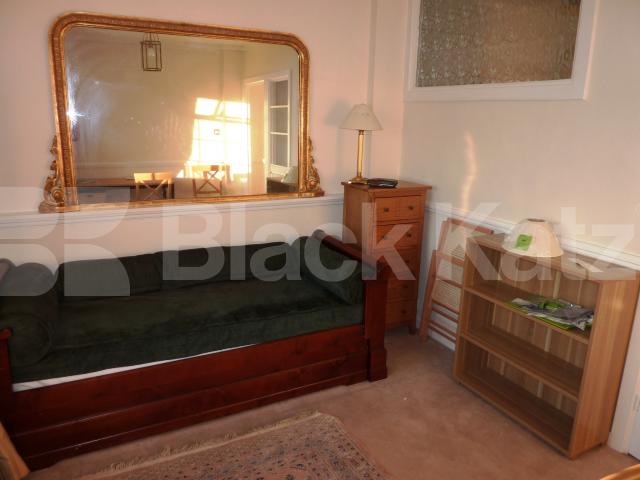 			LOCATION LOCATION L;OCATION!, Studio Apartment, 1 bath, 1 reception Flat			 Woburn Place, RUSELL SQUARE